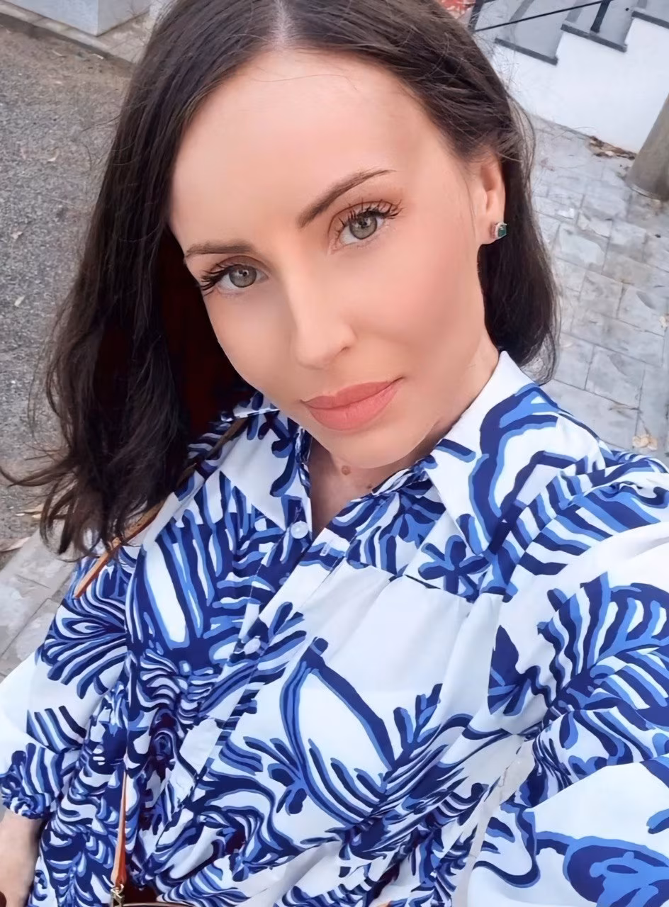 Ksusha 40 Kharkiv Ukraine I'm a charming bride with a loyal heart