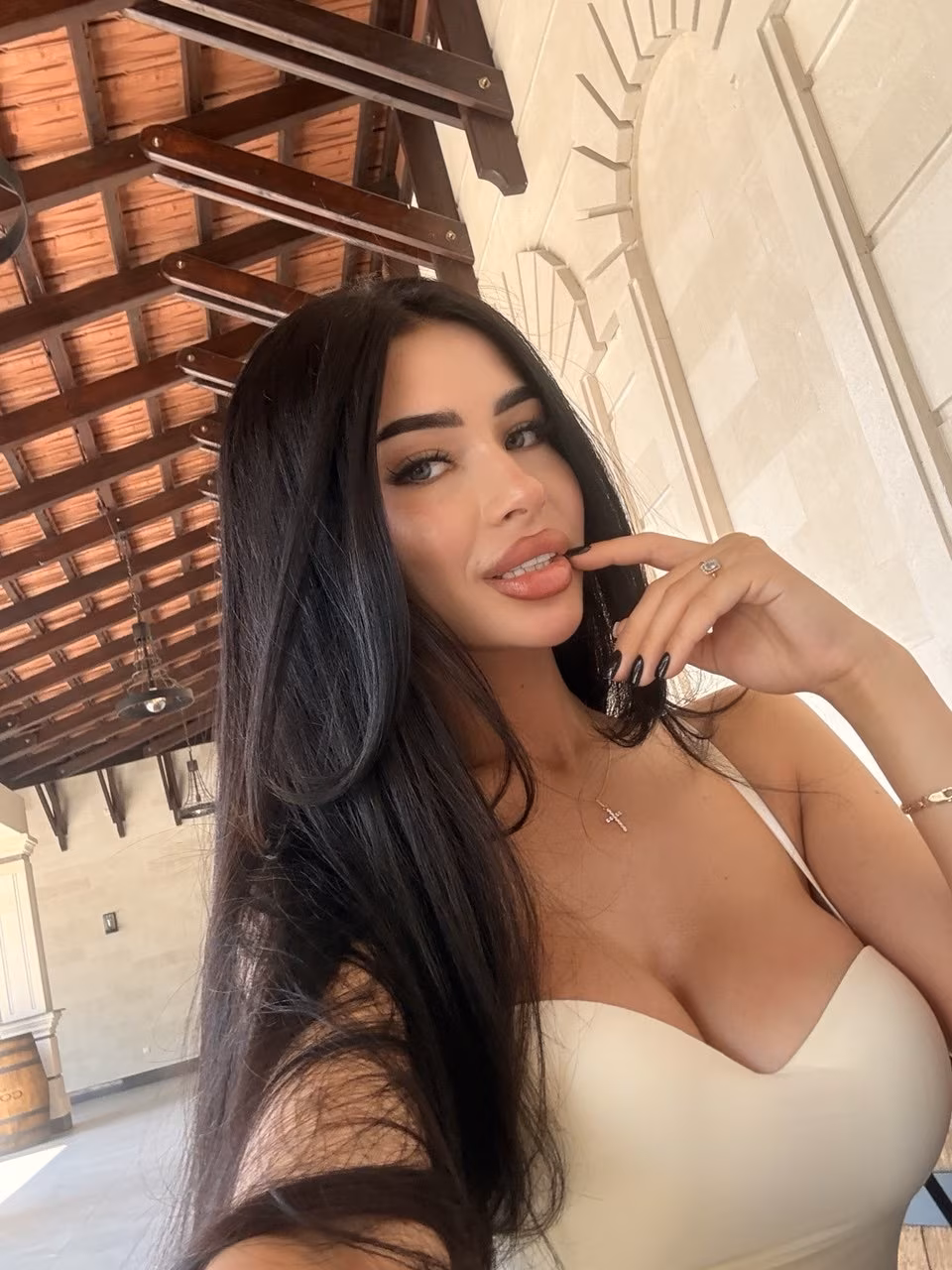 Daniela 24 Bucharest Romania The charm of a bride is magnetic