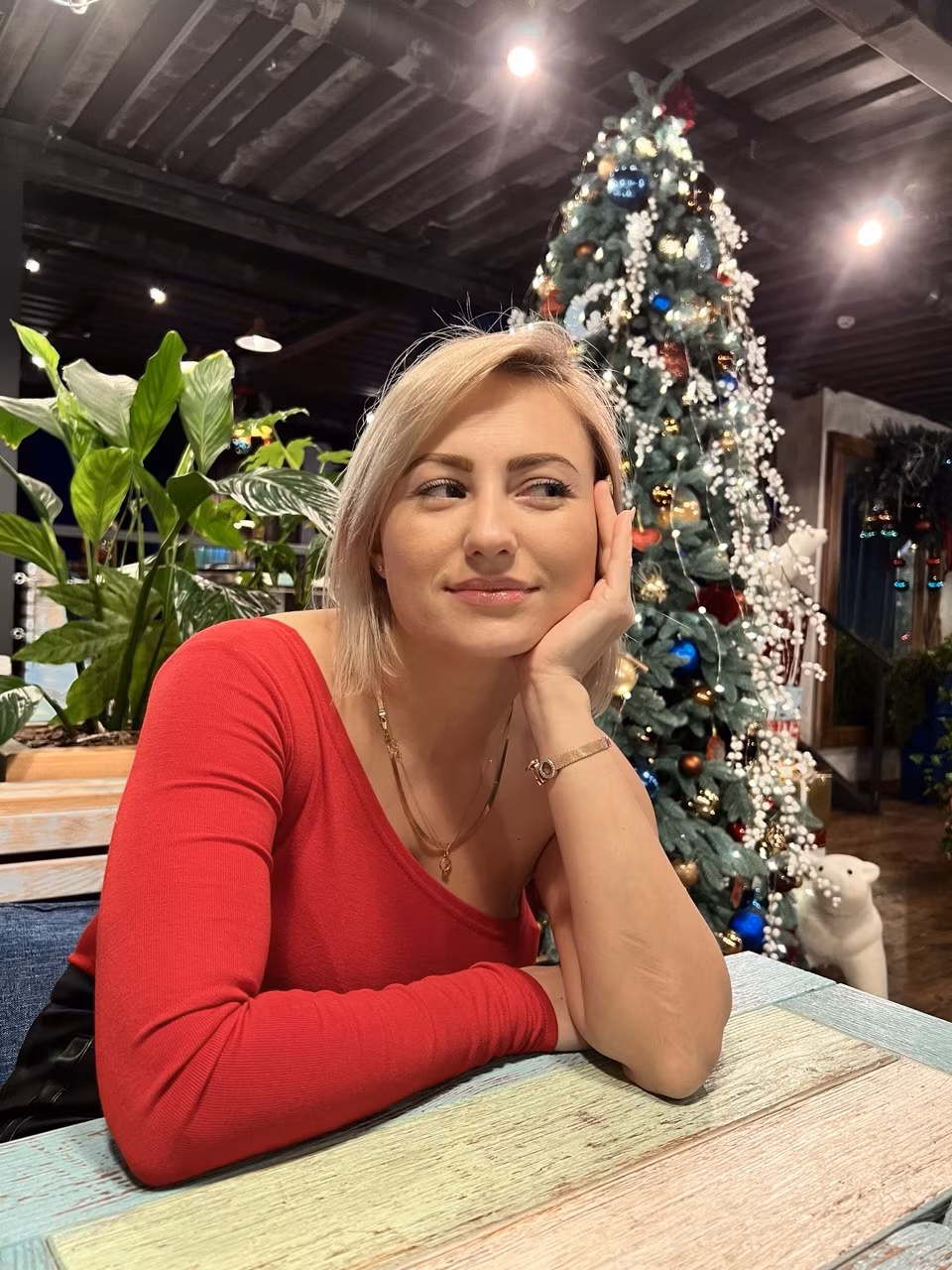 Lina 40 Kyiv   Ukraine A charming bride with a gentle soul