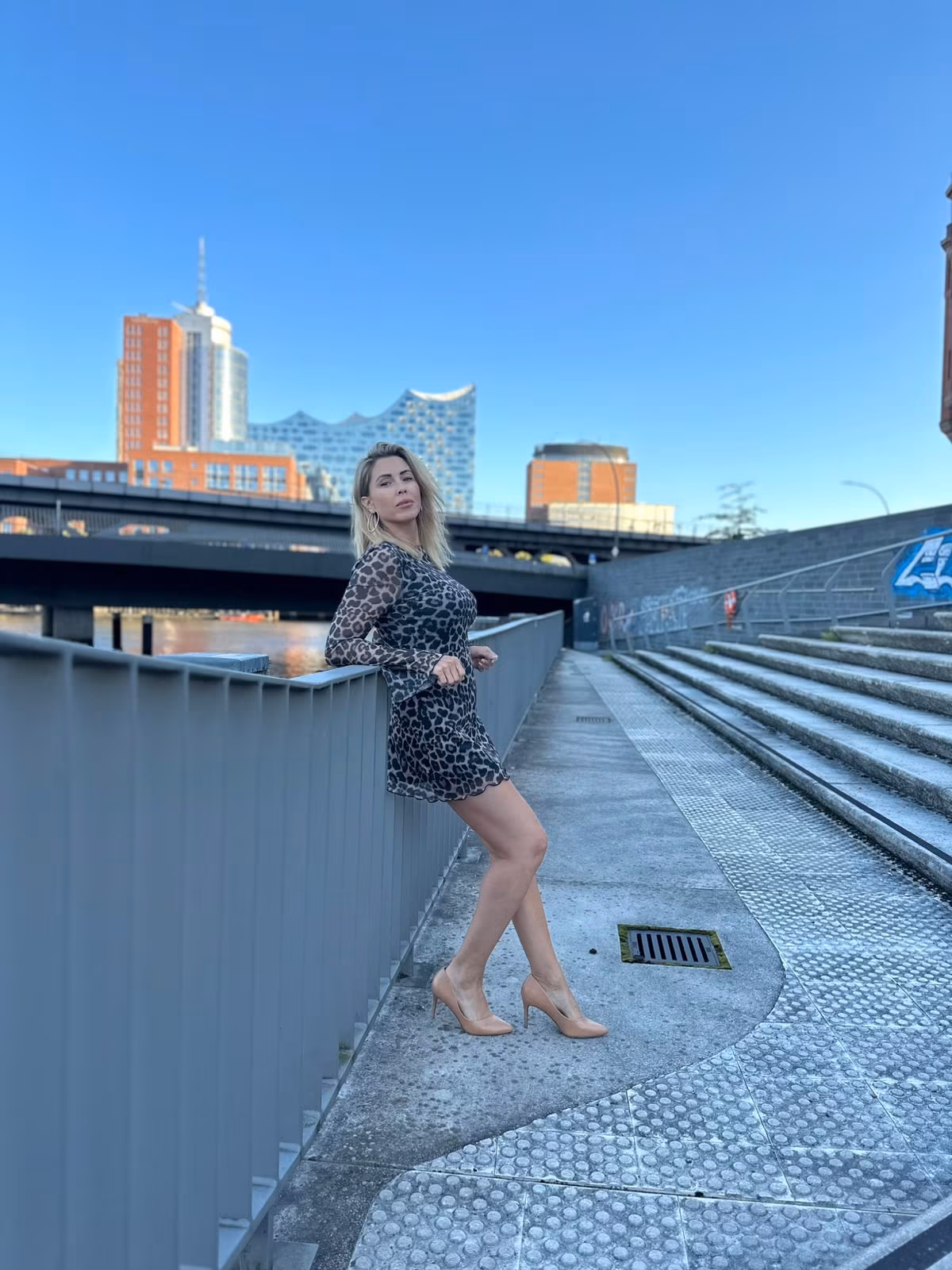 Anna 41 Hamburg Germany Charms of a bride are captivating