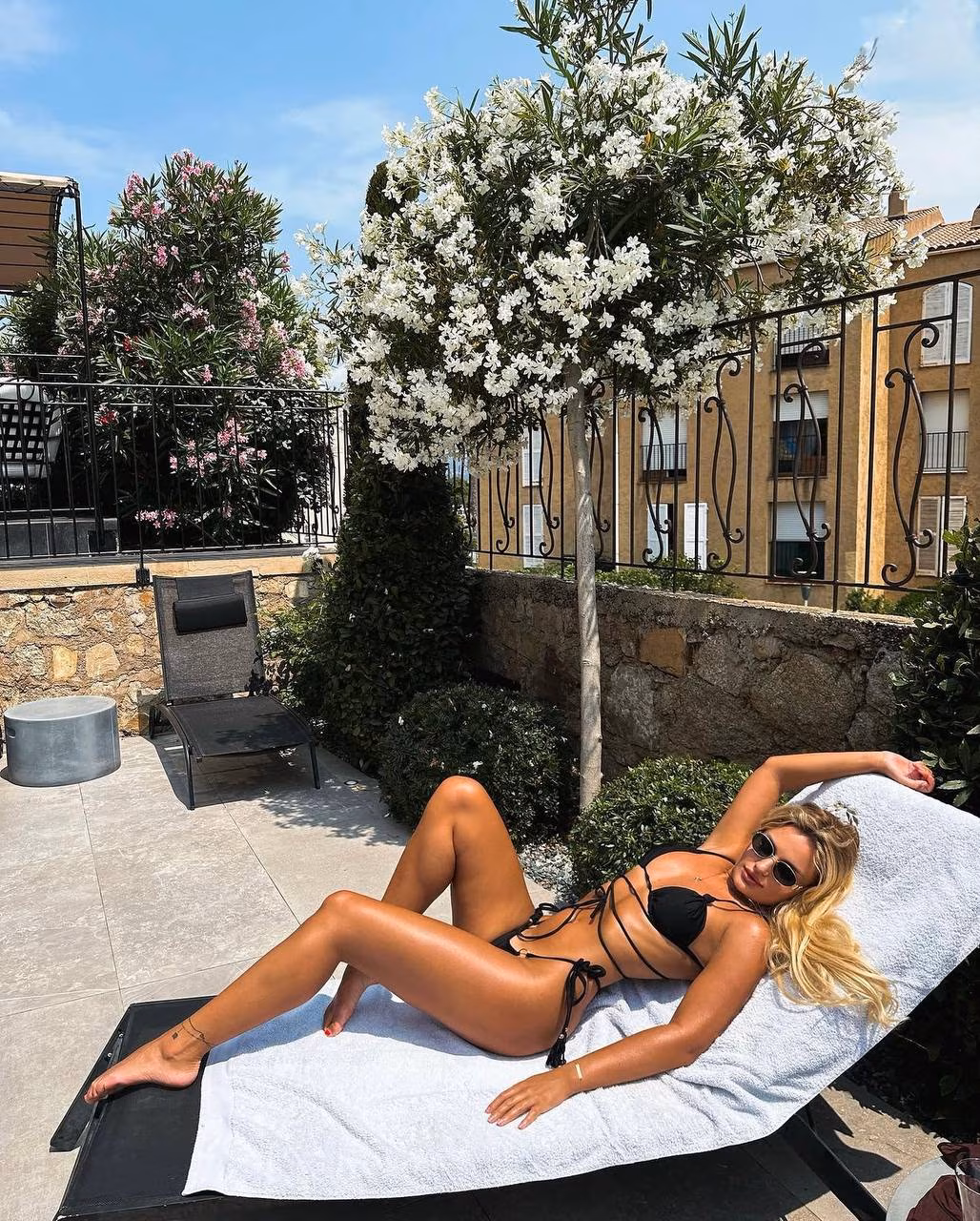 Elina 32 Hamburg Germany A bride with charm is who I am