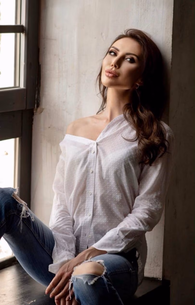 Elena 43 Milan Italy Im a charmed bride with a pure heart